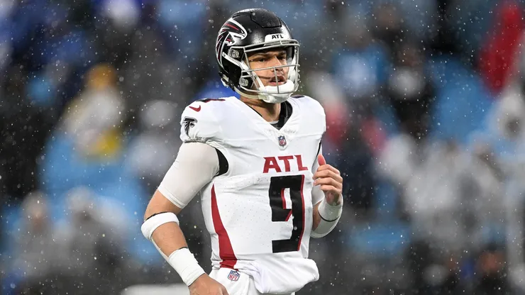 Desmond Ridder #9 of the Atlanta Falcons reacts during the first half of the game against the Carolina Panthers at Bank of America Stadium on December 17, 2023 in Charlotte, North Carolina.