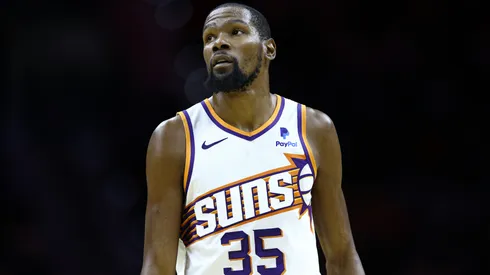 Kevin Durant playing for the Phoenix Suns.