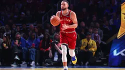 Stephen Curry dribbles during the All-Star Game.