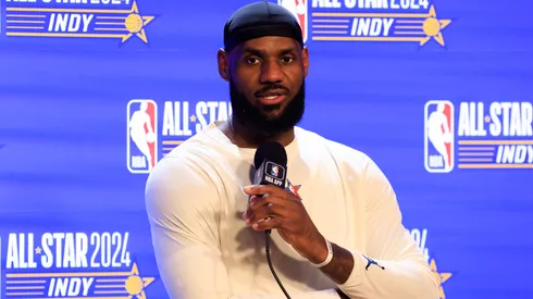 LeBron James gives a conference at the All-Star Weekend.