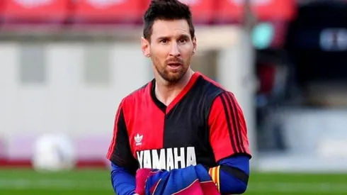 Lionel Messi with Newell's kit