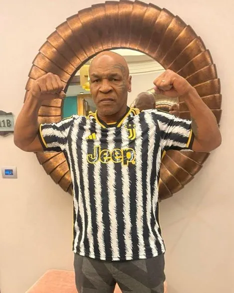 Mike Tyson with Juventus kit.