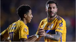 Andre-Pierre Gignac of Tigres celebrates with teammates