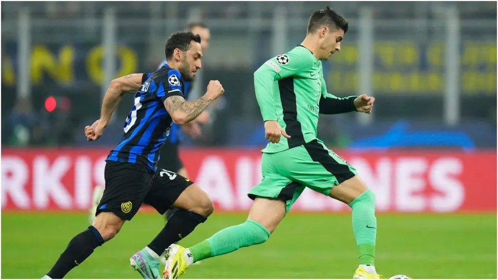 Alvaro Morata of Atletico de Madrid and Hakan Calhanoglu of Inter – IMAGO / NurPhoto