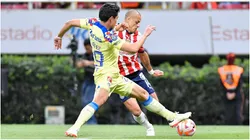 Ramon Juarez (L) of America and Javier Hernandez (R) of Guadalajara