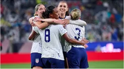 Jaedyn Shaw of United States with her partners