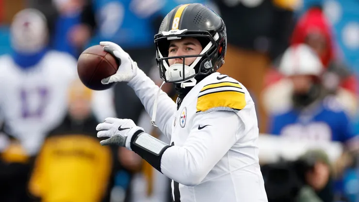Kenny Pickett quarterback of the Pittsburgh Steelers
