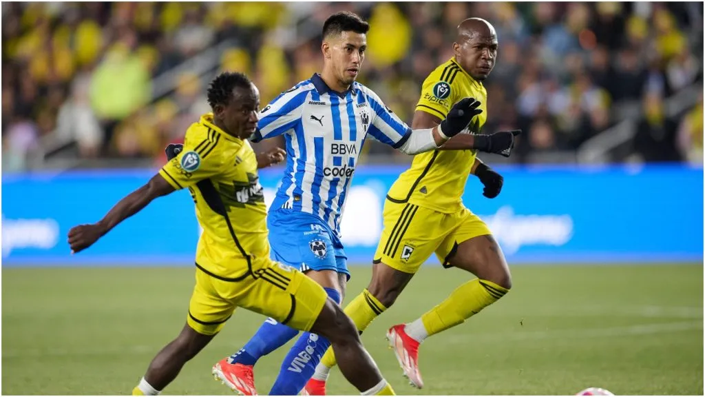 Yaw Yeboah (L) of Columbus, Maximiliano Meza (C) of Monterrey – IMAGO / Agencia-MexSport
