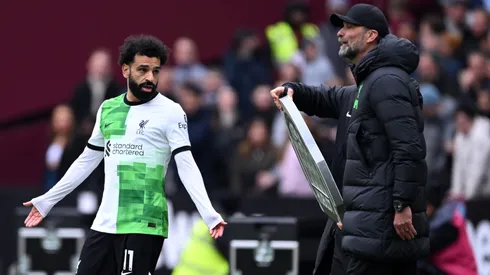 Mo Salah and Jürgen Klopp arguing during West Ham vs Liverpool