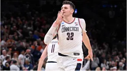 Connecticut Huskies center Donovan Clingan