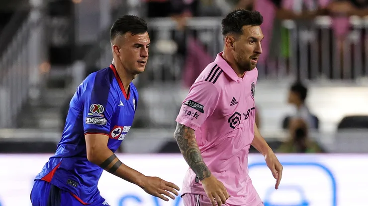 Lionel Messi #10 of Inter Miami CF controls the ball during the second half of the Leagues Cup 2023 match between Cruz Azul and Inter Miami CF at DRV PNK Stadium on July 21, 2023 in Fort Lauderdale, Florida.