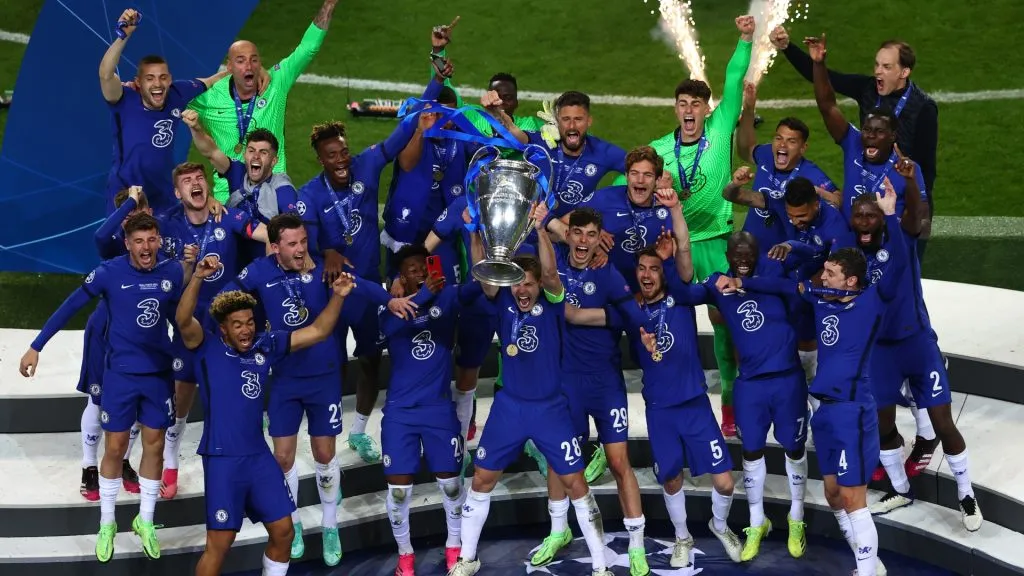 Cesar Azpilicueta the captain of Chelsea lifts the Champions League Trophy following their team's victory during the UEFA Champions League Final between Manchester City and Chelsea FC at Estadio do Dragao on May 29, 2021 in Porto, Portugal.