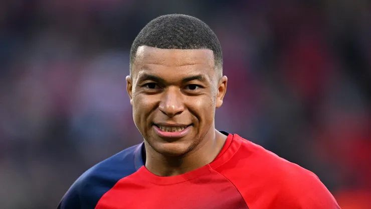 Kylian Mbappe of Paris Saint-Germain looks on as he warms up prior to the UEFA Champions League semi-final second leg match between Paris Saint-Germain and Borussia Dortmund at Parc des Princes on May 07, 2024 in Paris, France.