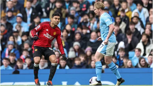 Kevin De Bruyne of Manchester City holds the ball as Casemiro of Manchester United