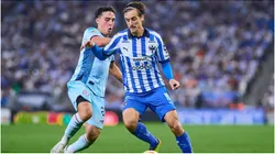Lorenzo Faravelli (L) of Cruz Azul fights for the ball with Jordi Cortizo (R) of Monterrey