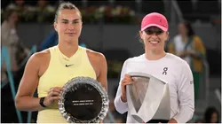 Iga Swiatek of Poland (L) and Aryna Sabalenka of Belarus (R)