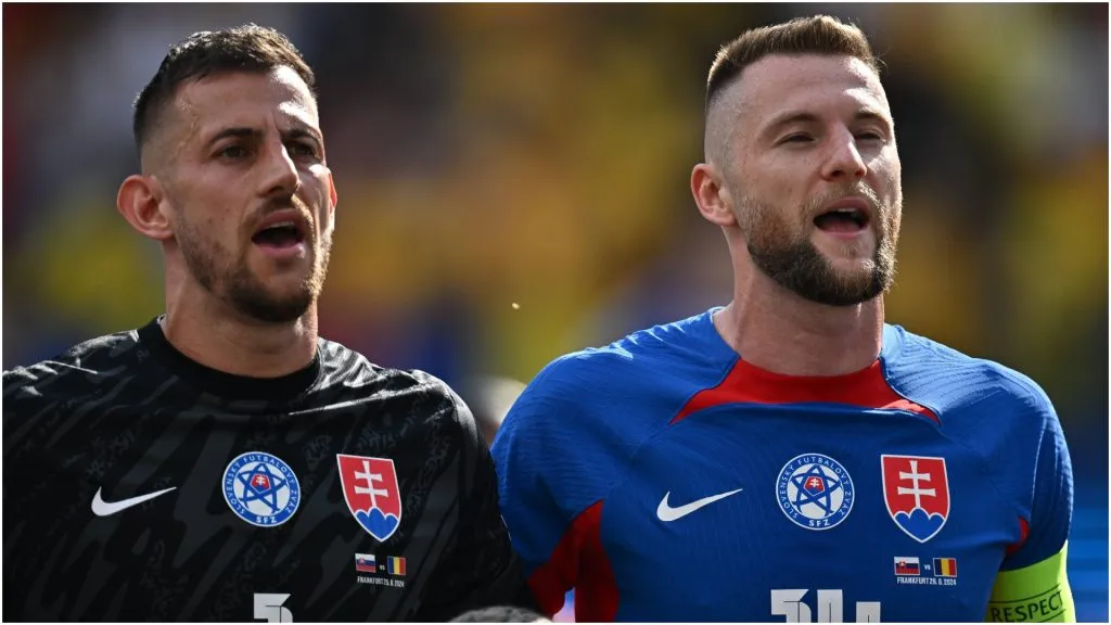 Martin Dubravka and Milan Skriniar of Slovakia – IMAGO / Sebastian Frej
