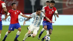 Lionel Messi vies for the ball with Erick Pulgar during a match between Argentina and Chile
