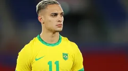 Antony of Brazil stands for the national anthem