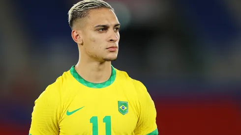 Antony of Brazil stands for the national anthem