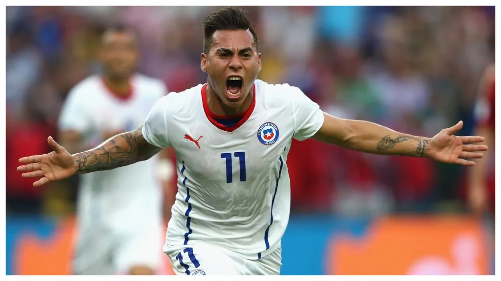 eduardo vargas celebrates goal