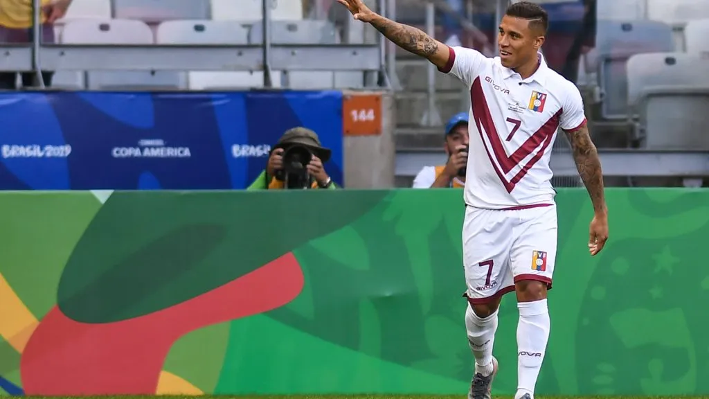 Darwin Machís  celebrates a scored goal against Bolivia at Mineirao Stadium. (Pedro Vilela/Getty Images)