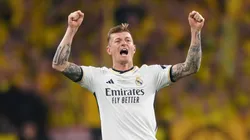 Toni Kroos of Real Madrid acknowledges the fans whilst been substituted during the UEFA Champions League 2023/24 Final match between Borussia Dortmund and Real Madrid CF at Wembley Stadium on June 01, 2024 in London, England.