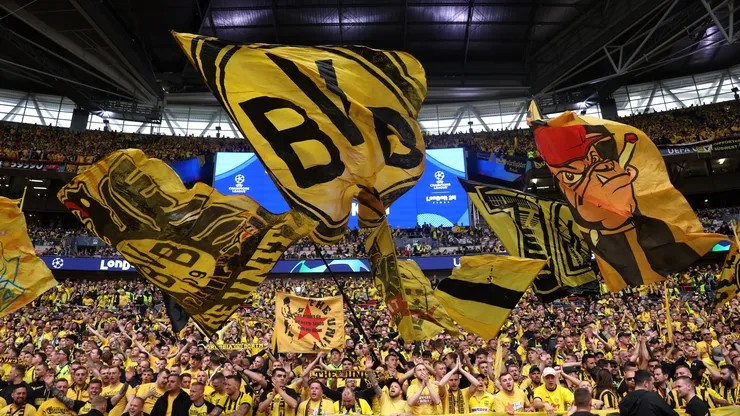 Borussia Dortmund fans show their support in the stands prior to the UEFA Champions League 2023/24 Final match between Borussia Dortmund and Real Madrid CF at Wembley Stadium on June 01, 2024 in London, England.