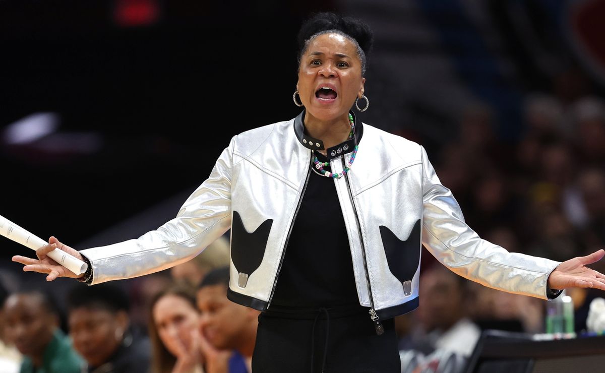 NCAAB News: Dawn Staley makes hard admission after humiliating loss to ...