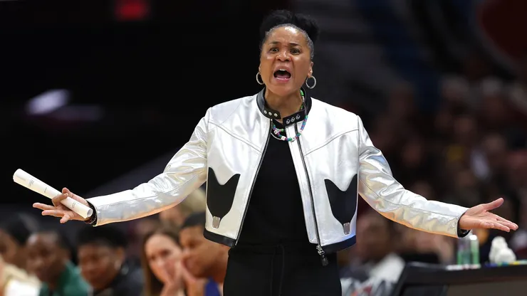 Head coach Dawn Staley of the South Carolina Gamecocks