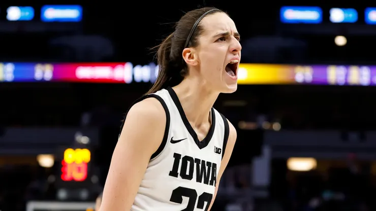 Caitlin Clark #22 of the Iowa Hawkeyes