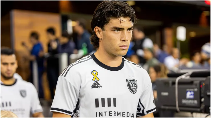 USA midfielder Niko Tsakiris