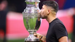 Former Argentine player Sergio Aguero kisses the trophy before the CONMEBOL Copa America group A match between Argentina and Canada at Mercedes-Benz Stadium on June 20, 2024 in Atlanta, Georgia.