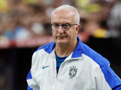Brazil coach once again addresses being outside team circle vs Uruguay