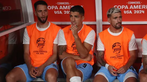 Luis Suarez of Uruguay (C) and teammates Rodrigo Bentancur (L) and Giorgian De Arrascaeta (R) sit in the bench prior to the CONMEBOL Copa America 2024.