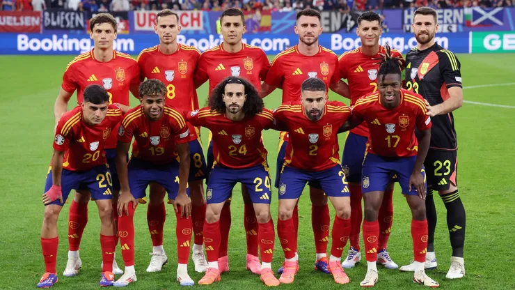 Players of Spain pose for a team photograph prior to the UEFA EURO 2024 group stage match between Spain and Italy.