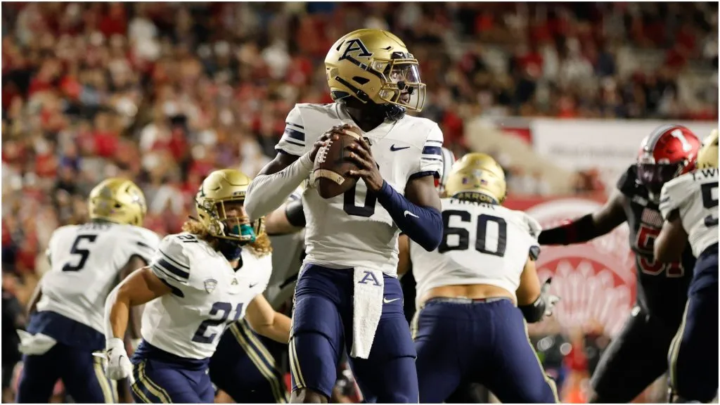 Akron Zips quarterback DJ Irons – IMAGO / SOPA Images