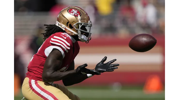 Brandon Aiyuk #11 of the San Francisco 49ers makes a reception during the second quarter at Levi's Stadium on October 01, 2023 in Santa Clara, California.