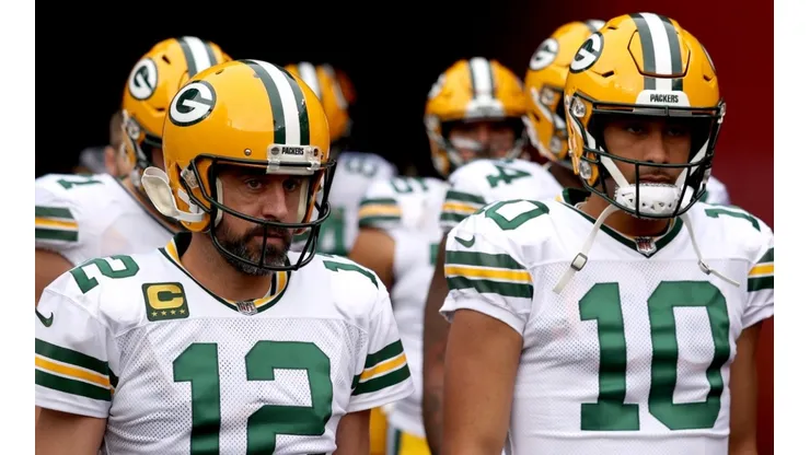 Aaron Rodgers (left) and Jordan Love.