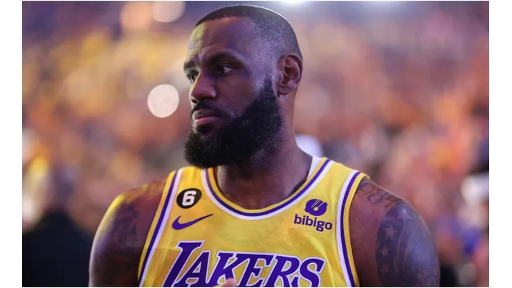 Hilarious video shows LeBron James ‘assists’ Steph Curry during Game 4