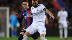 Karim Benzema of Real Madrid is put under pressure by Gavi of FC Barcelona during the Copa Del Rey Semi Final Second Leg match between FC Barcelona and Real Madrid CF at Spotify Camp Nou on April 05, 2023 in Barcelona, Spain.