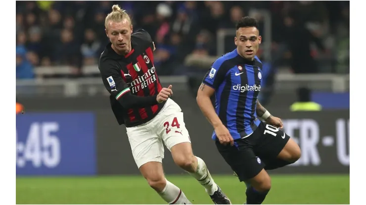 Simon Kjaer of AC Milan competes for the ball with Lautaro Martinez of FC Internazionale