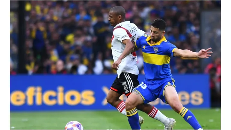 Nicolás De La Cruz of River Plate battles for possession with Alan Varela of Boca Juniors