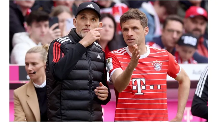 Thomas Tuchel, Head Coach of FC Bayern Munich, talk to his player Thomas Müller