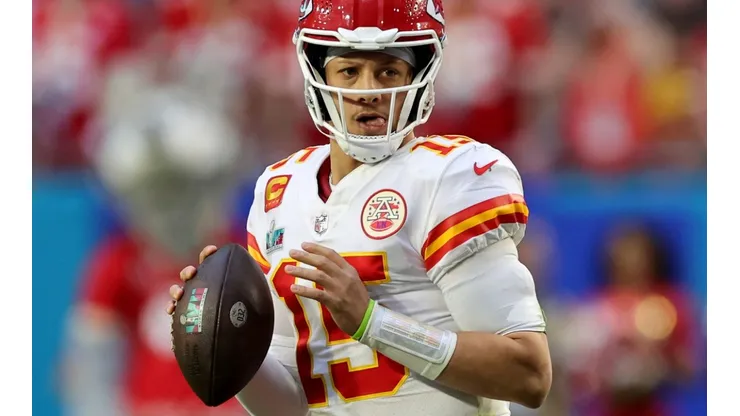 Patrick Mahomes will have a new LT next season