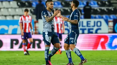 Cristian Arango (L) of Pachuca celebrates with Luis ChƔvez (R)
