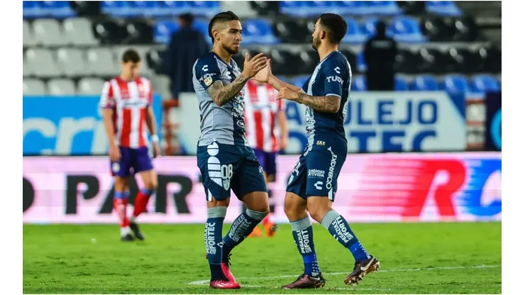 Cristian Arango (L) of Pachuca celebrates with Luis Chávez (R)