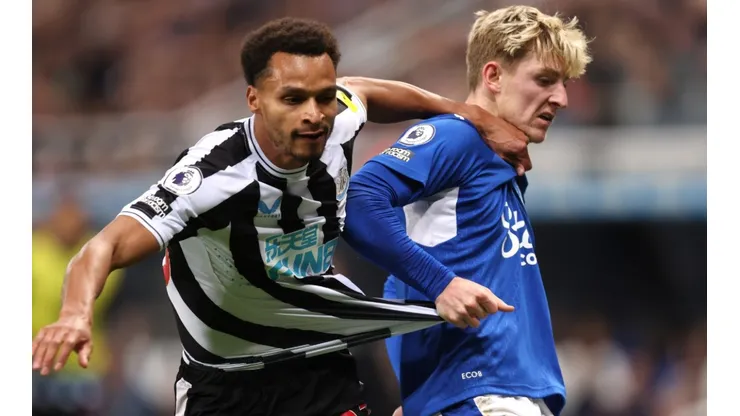 Anthony Gordon of Everton and Jacob Murphy of Newcastle