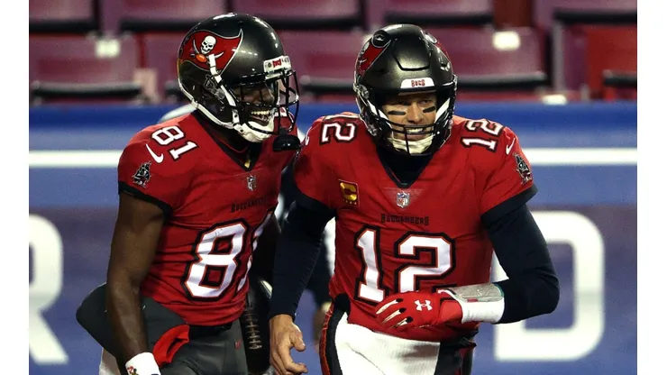 Antonio Brown and Tom Brady - Tampa Bay Buccaneers - NFL 2021