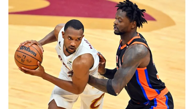 Evan Mobley of the Cleveland Cavaliers and Julius Randle of the New York Knicks